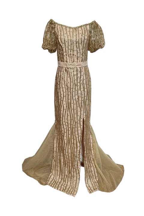 Rochie tip sirena cu insertii de tull la baza si umerii lasati