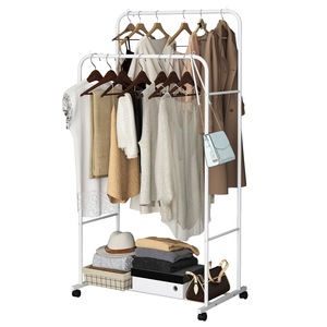 Закачалки за дрехи и стойки