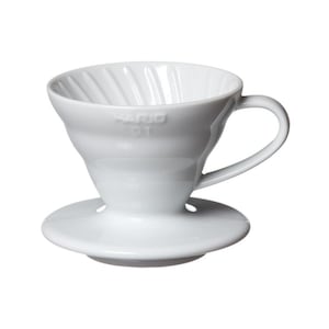 Dispozitiv de filtrare a cafelei, Dripper Hario, V-60, 01, din ceramica, cu lingurita pentru masurare