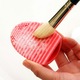 Accesoriu pentru curatat pensule de makeup Brushegg - 1 buc