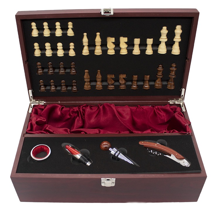 Set cadou King, cutie din lemn cu piese pentru sah, 4 accesorii de Vin si loc pentru sticla de vin, 36 x 21 cm, Velve, Maro