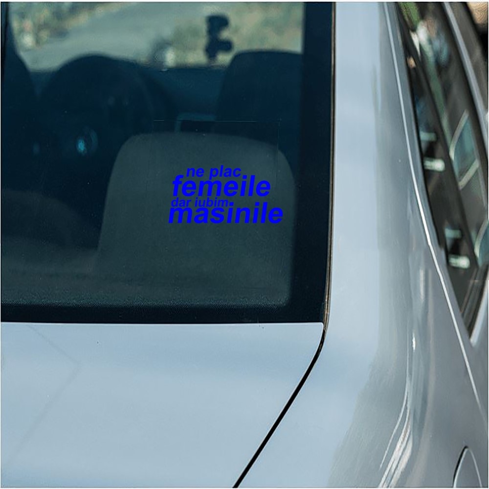 Sticker Decorativ Perete Auto Si Geam Ne Plac Femeile Dar Iubim Masinile Albastru 25 Cm 