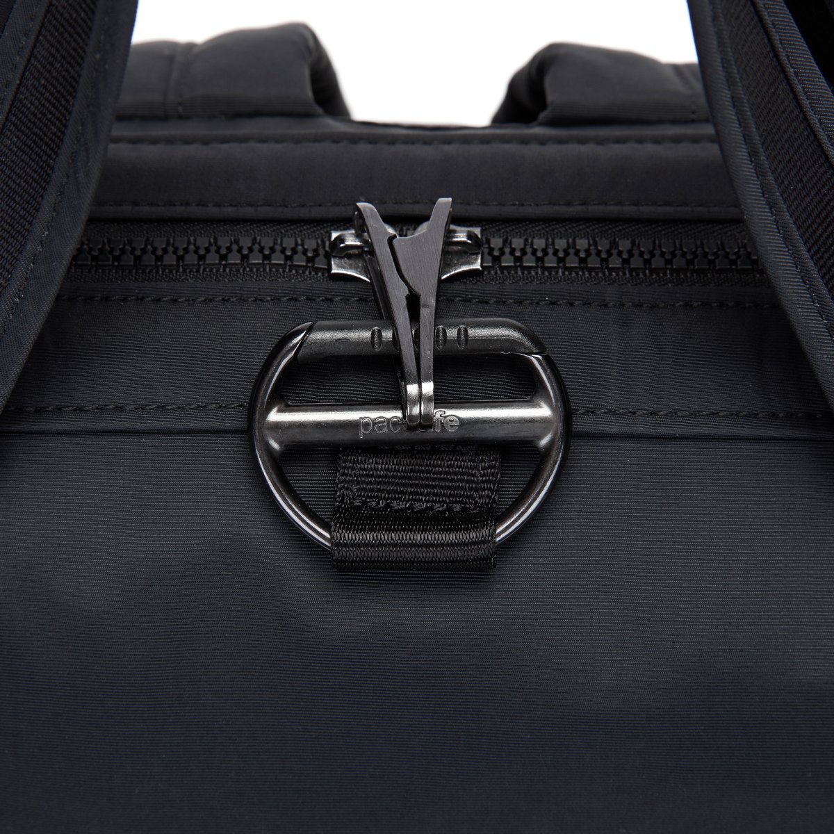 Rucsac antifurt Pacsafe Citysafe CX 17L, din nailon, de culoare neagra, pentru laptop de 13 inch, 39x28x16 cm. Ideal pentru calatorii si oras, cu tehnologie avansata antifurt