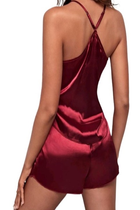 Set pijama din satin cu pantalon scurt si maieu cu bretele in V pe spate din satin moale si de calitate, Visiniu