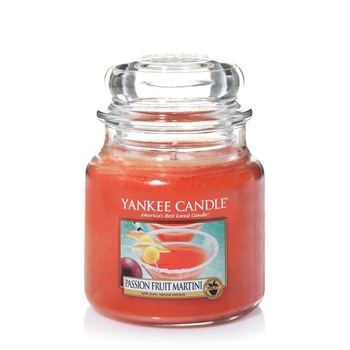 Lumanare Parfumata Borcan Mediu Passion Fruit Martini, Yankee Candle Lumanare Parfumata Borcan Mediu Passion Fruit Martini, Yankee Candle