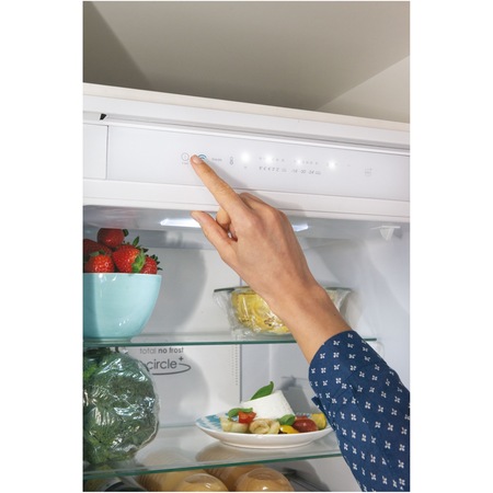 Combina incorporabila Candy CBT5518EW, 250 l, NoFrost Circle+, Clasa E , Top led Light, Super cooling, Panou control/ display, Wi-Fi, H 177.2 cm