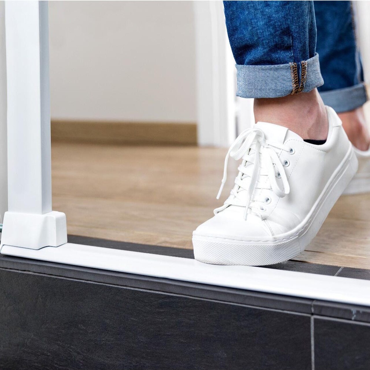 Предпазна врата Safety 1st Flat Step Metal, 7380 см, бяла eMAG.bg
