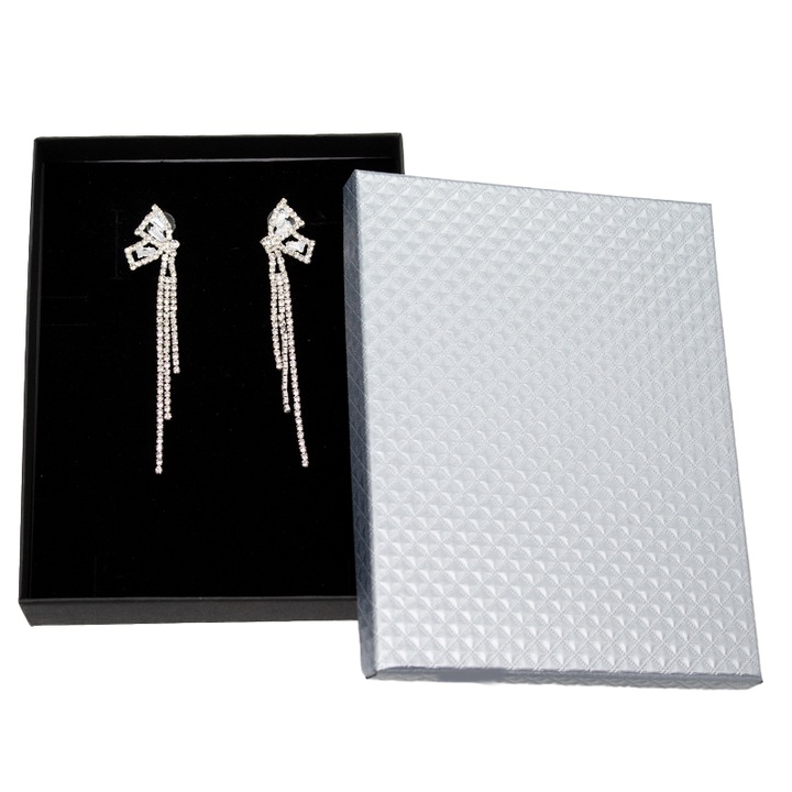 Hosszú fülbevaló féldrágakövekkel, Pillangó, díszdobozban, ezüst