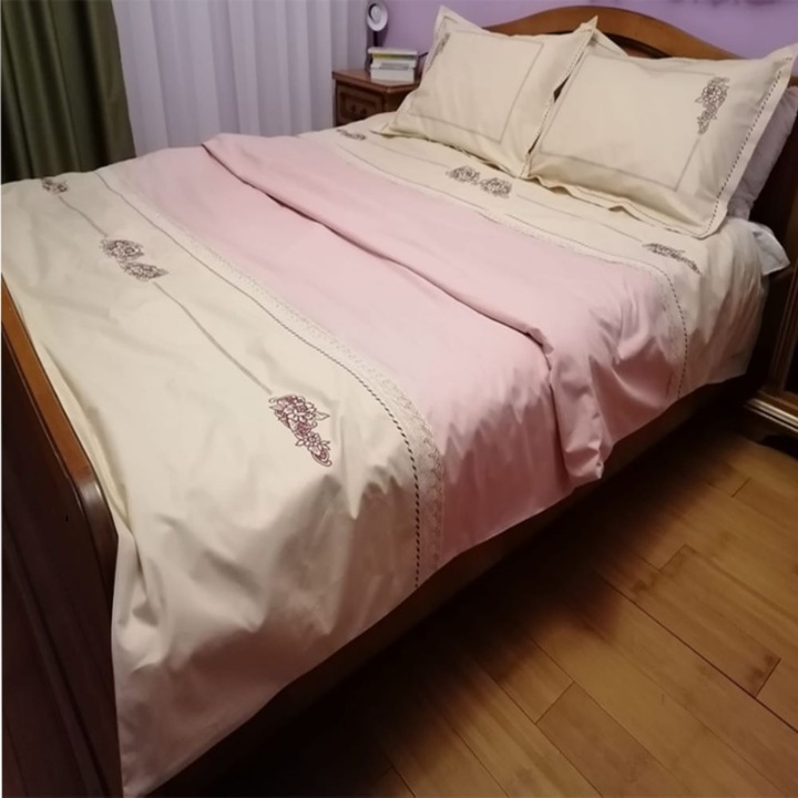 Бродиран комплект спално бельо 220 x 270 см Casa Bucuriei, модел Classic Design, 4 части, минерално розово/бежово, 100% памук, плик за завивка 180 x 220 см
