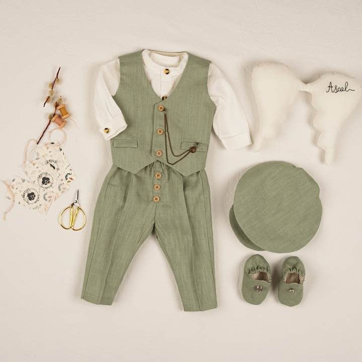 Costum premium botez fistic cu aripi brodate 68 cm