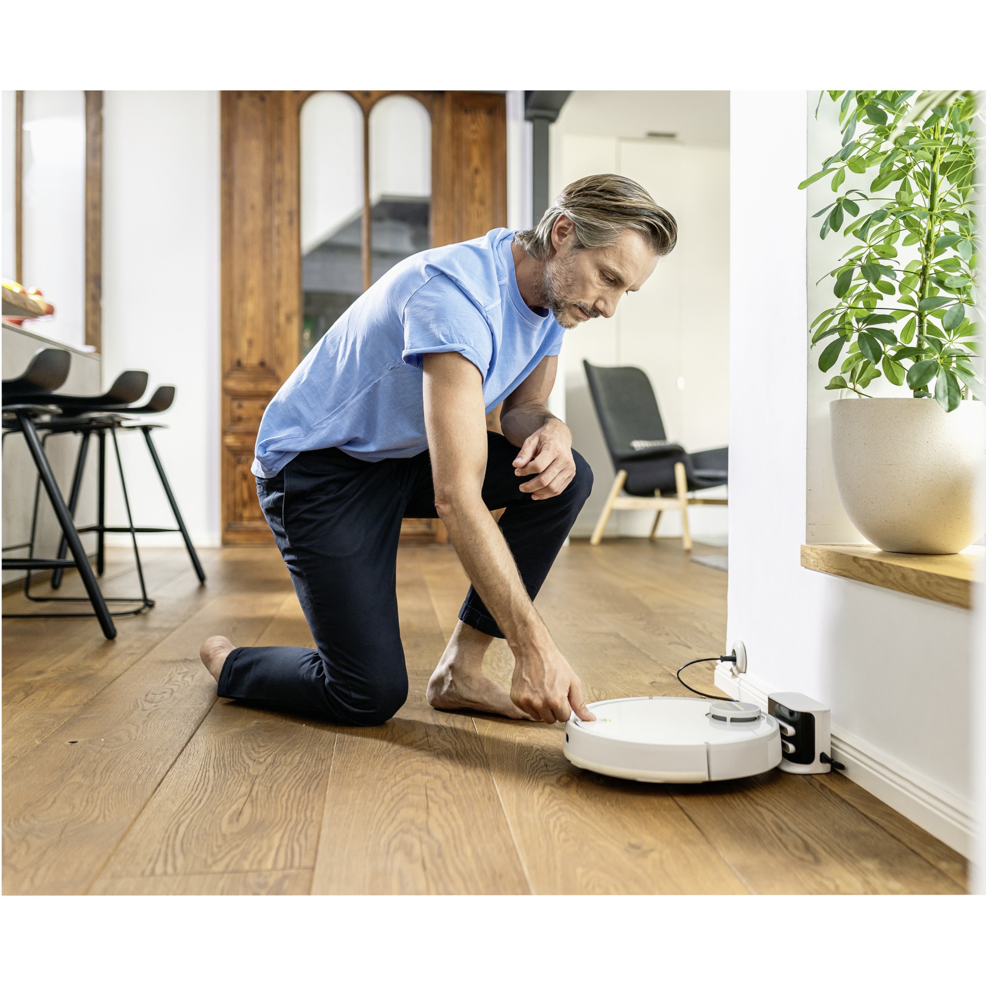 Aspirator robot cu functie de mop Karcher RCV 3, 33 W, navigatie LiDar, 3200 mAh, autonomie 120 min, 2500 Pa, senzor de cadere, recipient murdarie 500 ml, recipient apa 170 ml, 1.269-620.0, Alb