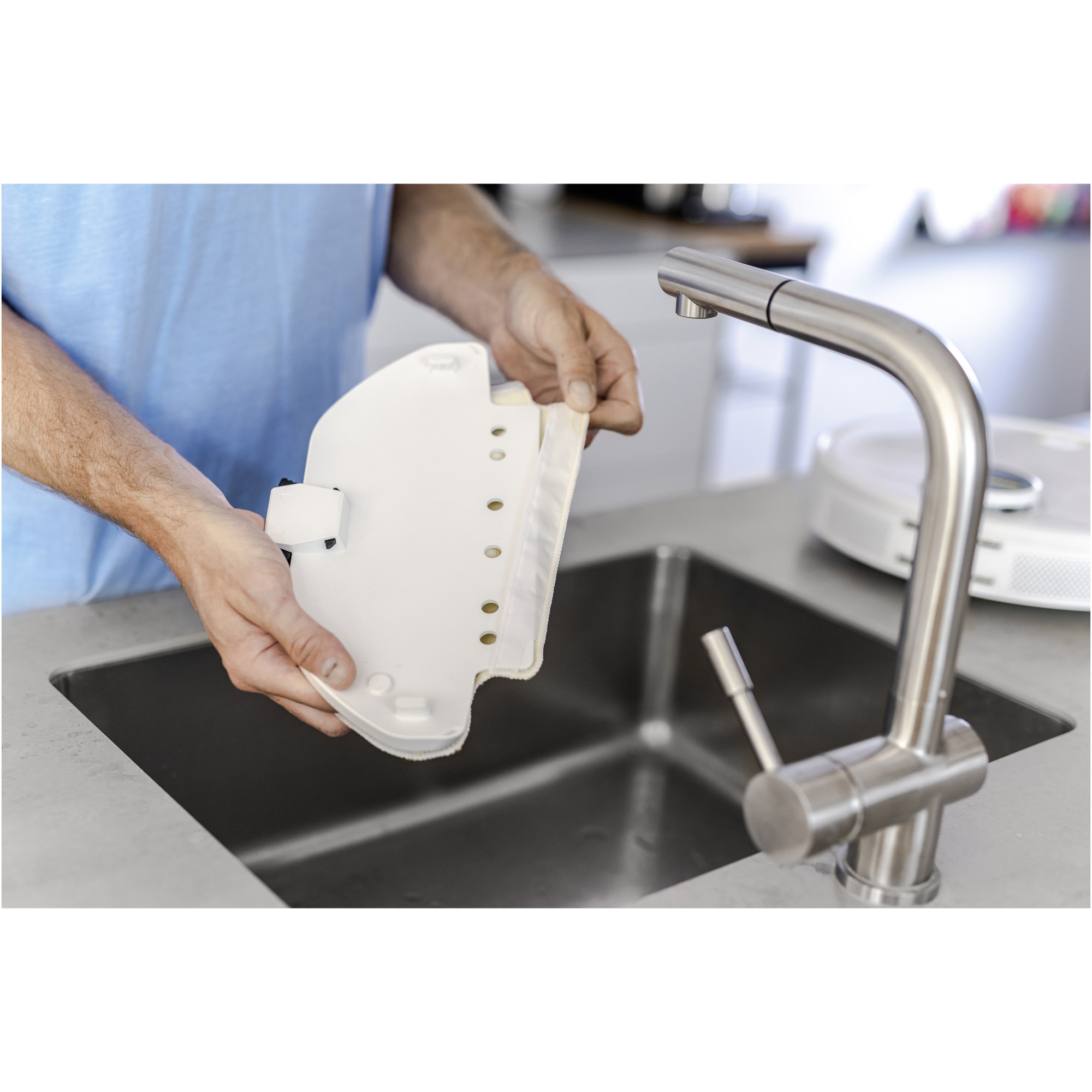 Aspirator robot cu functie de mop Karcher RCV 3, 33 W, navigatie LiDar, 3200 mAh, autonomie 120 min, 2500 Pa, senzor de cadere, recipient murdarie 500 ml, recipient apa 170 ml, 1.269-620.0, Alb