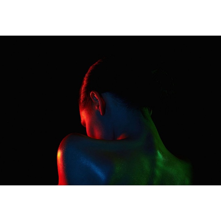 Vászonfestmény Gyönyörű meztelen lány színes fényekben, 80x50 cm, vászon670, többszínű