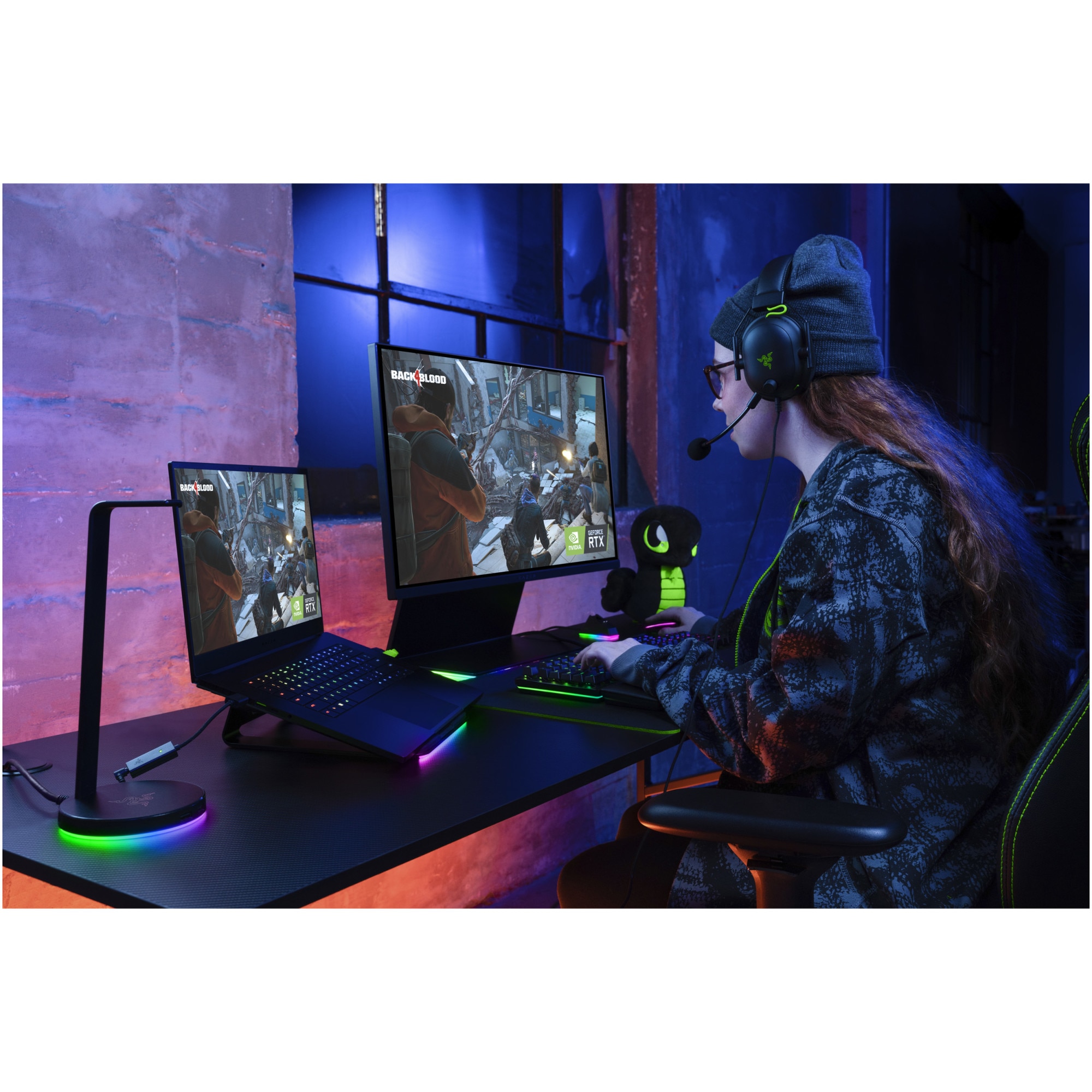 Laptop Gaming Razer Blade 15 cu procesor Intel® Core™ i7-12800H pana la 4.8 GHz, 15.6", QHD, 240Hz, 16 GB DDR5, 1TB SSD, NVIDIA® GeForce RTX™ 3060 6GB GDDR6, Windows 11 Home, Black