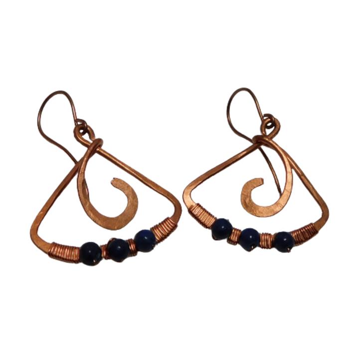 Cercei din cupru, delta cu lapis lazuli