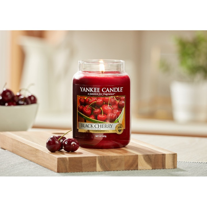 Lumanare Parfumata Borcan Mic Black Cherry, Yankee Candle