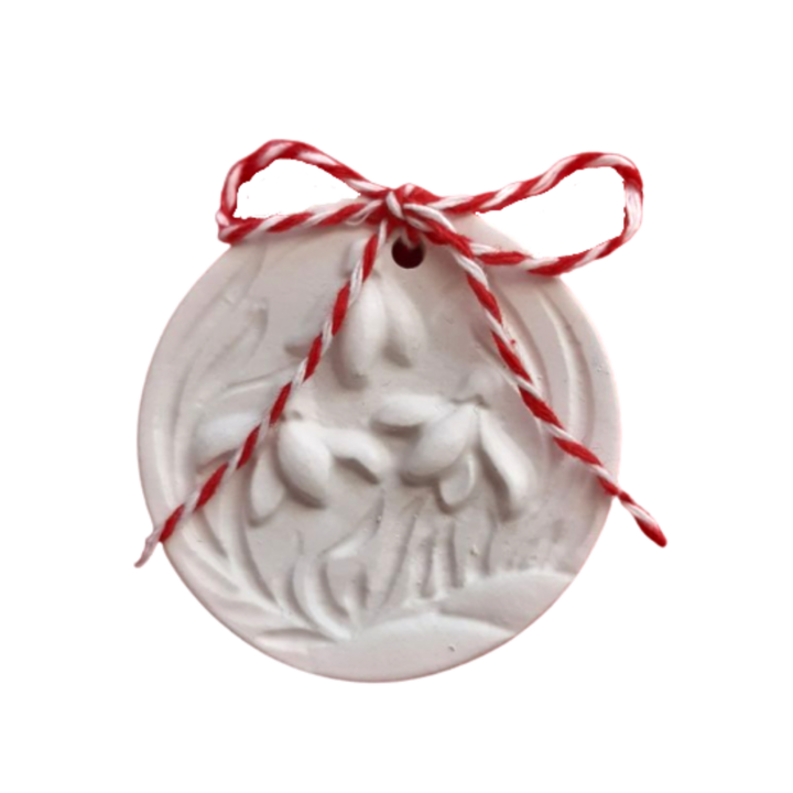 Figurina din ipsos Martisor, pentru pictat, cu snur martisor, alba, 5.5cm