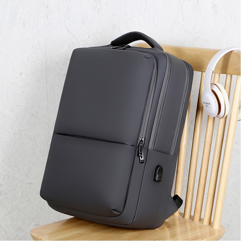 Rucsac laptop 15.6" pentru calatorii, impermeabil, cu port de incarcare USB, ESCALATE, 45x30x15 cm, Negru