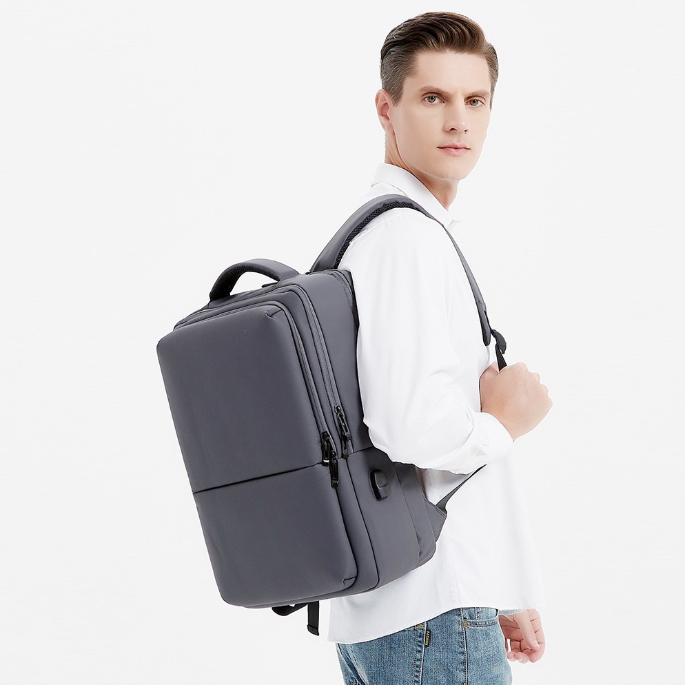 Rucsac laptop 15.6" pentru calatorii, impermeabil, cu port de incarcare USB, ESCALATE, 45x30x15 cm, Gri