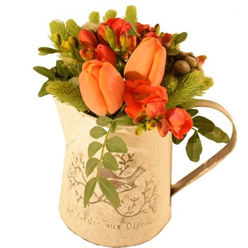 Carafa cu frezii si lalele portocalii Carafa cu frezii si lalele portocalii