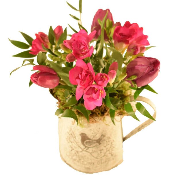 Carafa cu lalele si frezii mov si ciclam