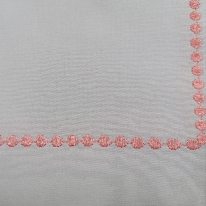 Cearsaf pentru pat dublu, 280 x 280 cm, Casa Bucuriei, model buline brodate, alb/piersica, bumbac 100%, bordura brodata