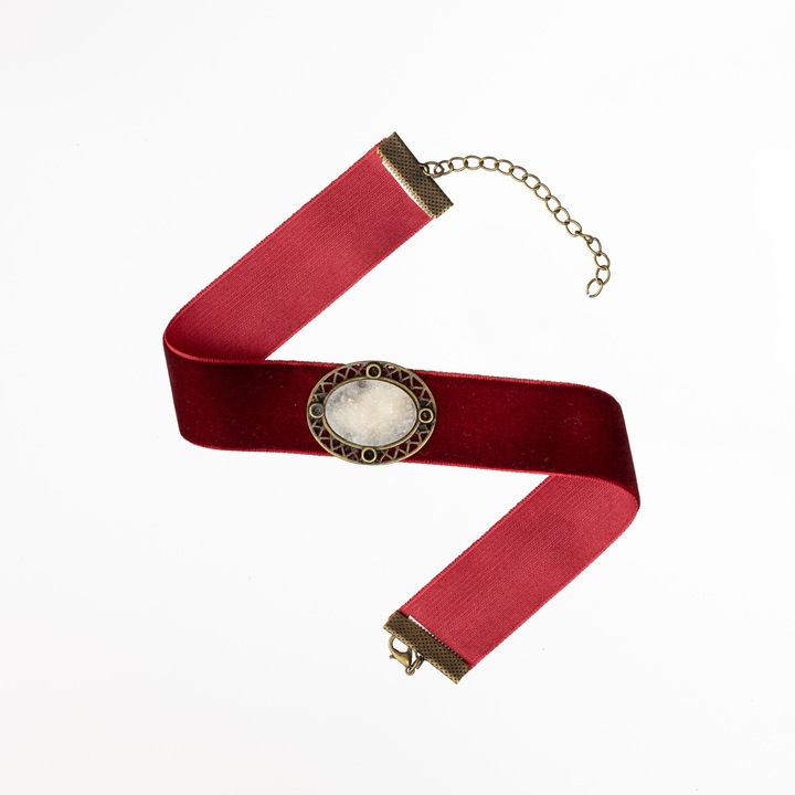 Choker Mesmerized, rosu