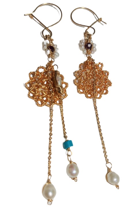 Асиметрични любовни обеци, тюркоазени перли, Златист, 9 см