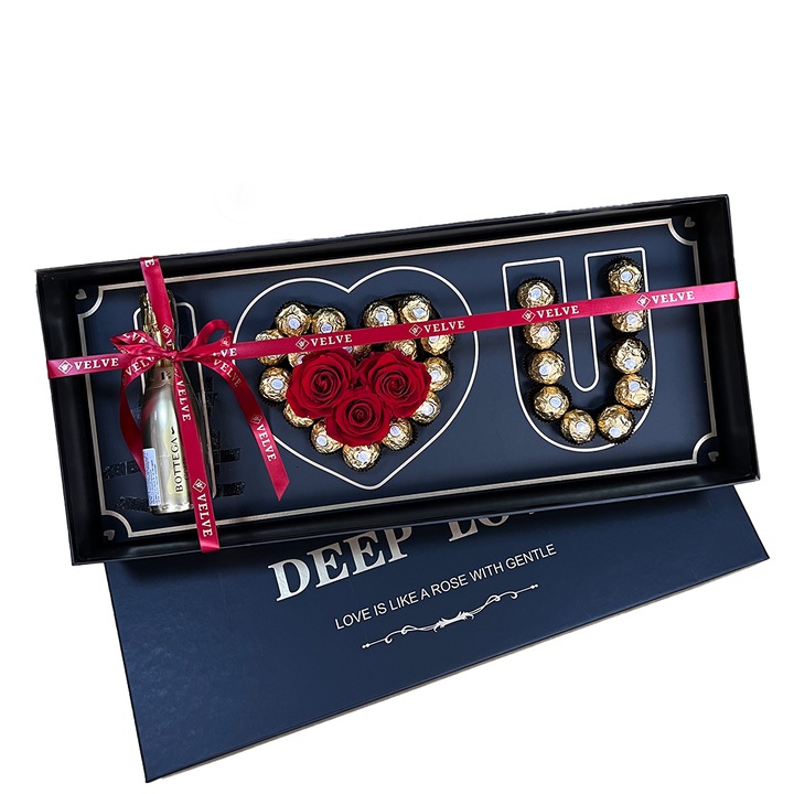 Подаръчен пакет I Love you, Състоящ се от 3 криогенни рози, Пенливо вино Bottega Gold 200 мл и пралини Ferrero Rocher
