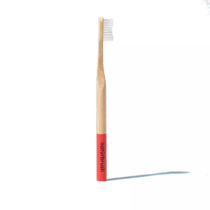Антибактериална четка за зъби за възрастни, NaturBrush, изработена от биоразградим бамбук, червена
