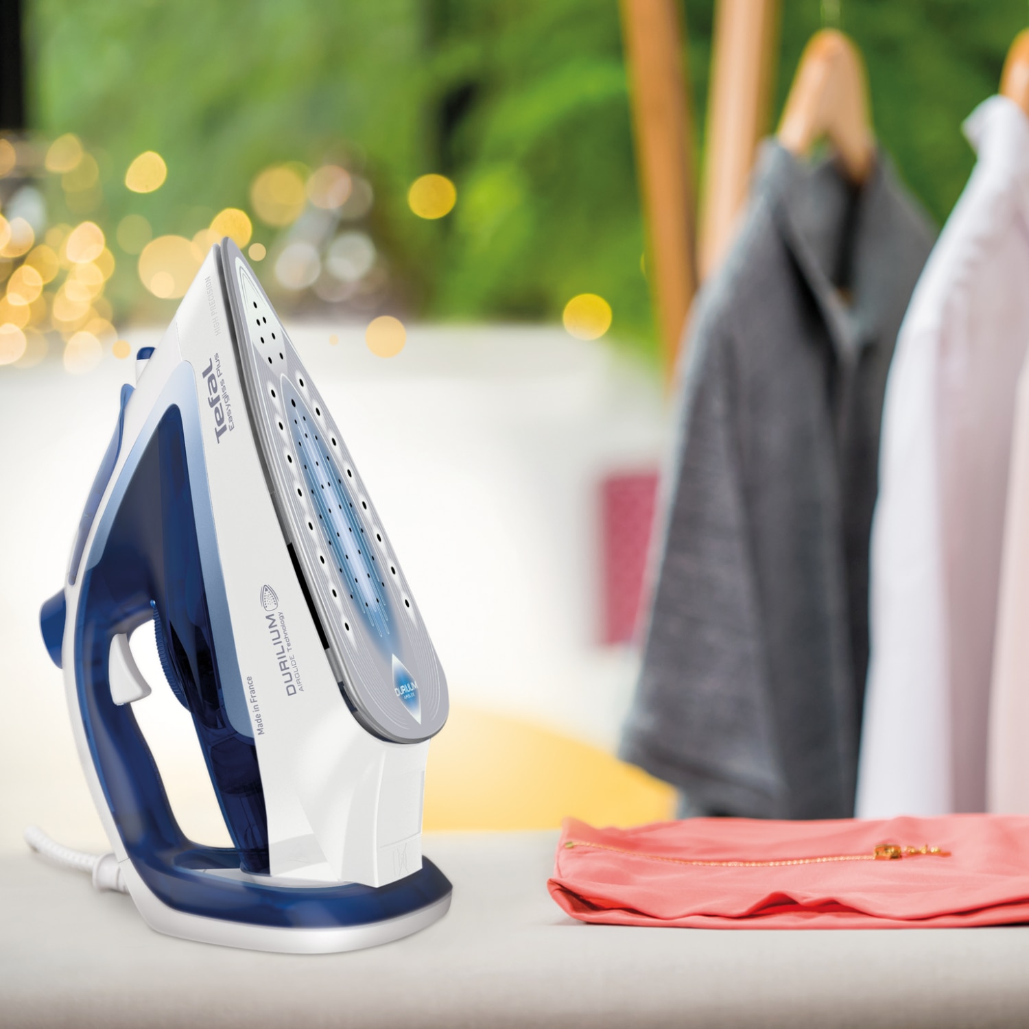 Fier de calcat abur Tefal FV5736E0, Easygliss Plus, 2500W, alimentare continua 45g/min, rezervor apa 270ml, talpa Durilium Airglide, oprire automata, albastru