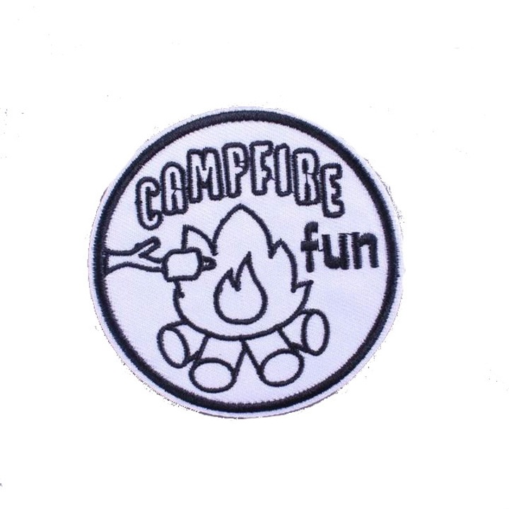 Petic textil brodat Campfire Fun, natura, calatorie, cort 7.1 cm