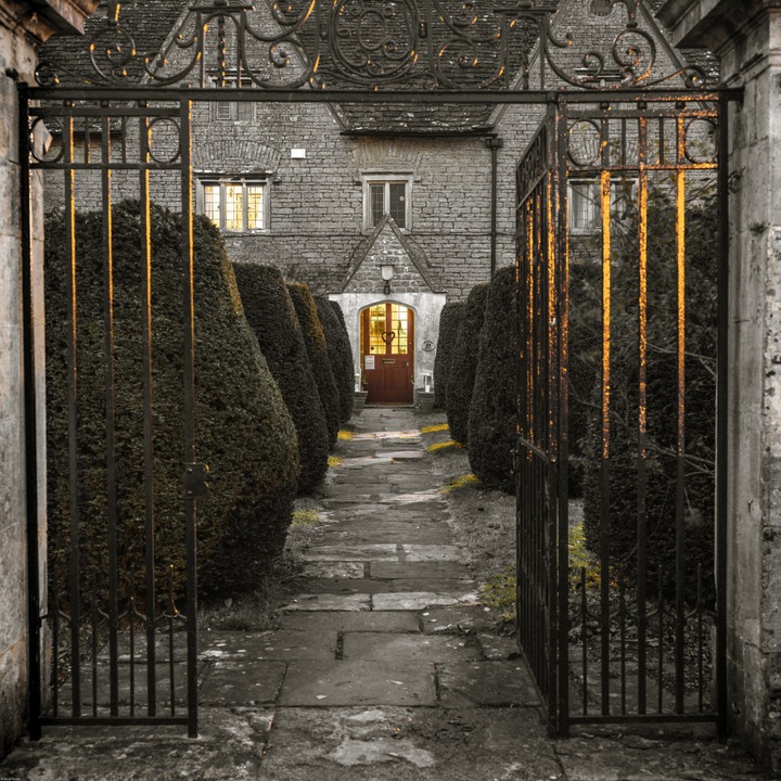 Poster perete, Zakito Posters, 70x70cm Fatada unei casute vechi din Siddington, Assaf Frank