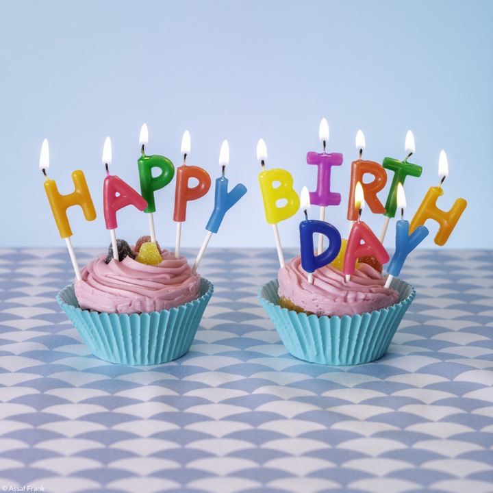 Poster perete, Zakito Posters, 20x20cm Prajituri de ziua de nastere cu lumanare, Assaf Frank
