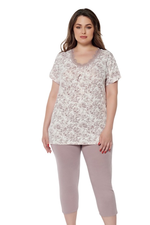 Pijama dama, Adrianne