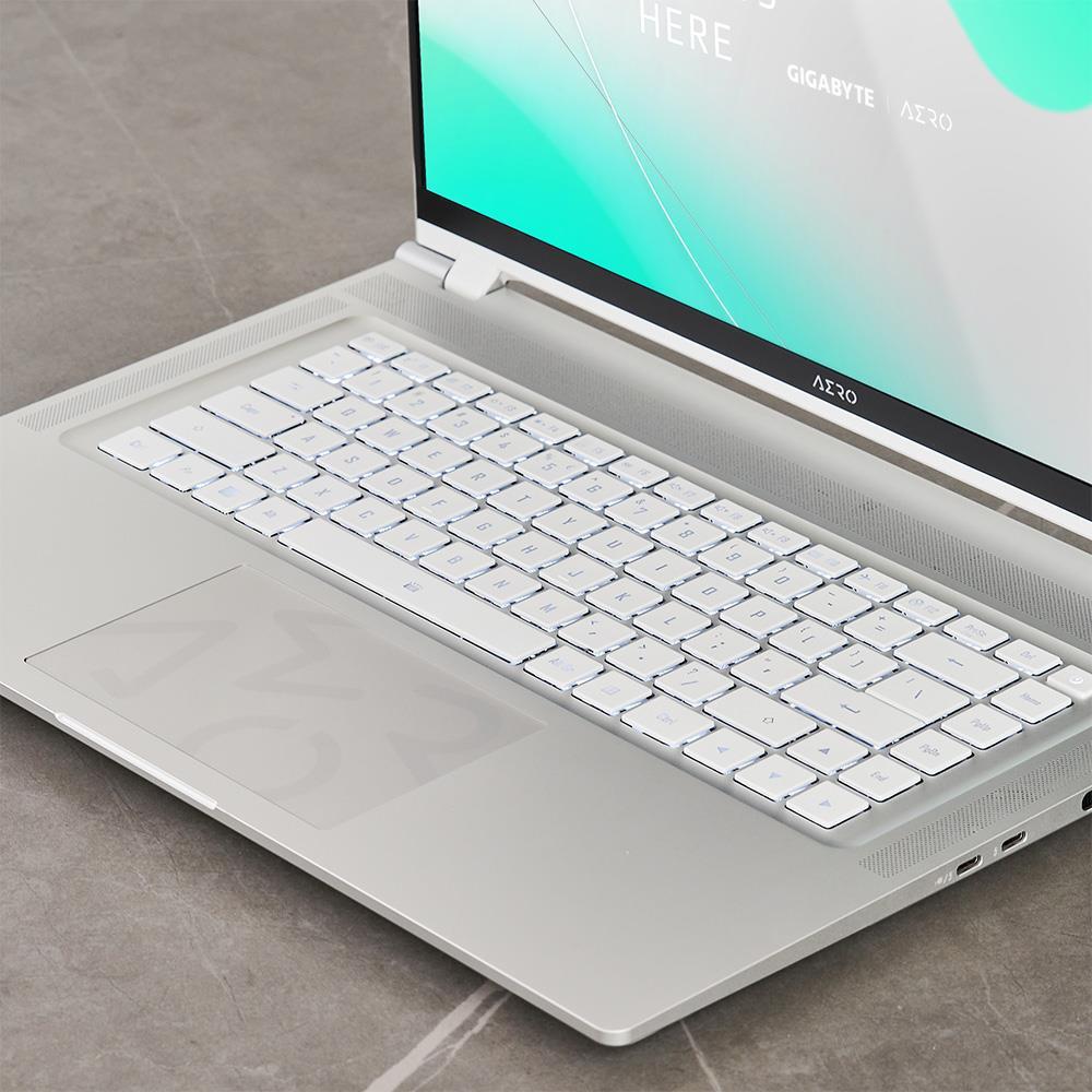 Laptop Gigabyte Aero 16 OLED BSF cu procesor Intel(r) Core(tm) i7