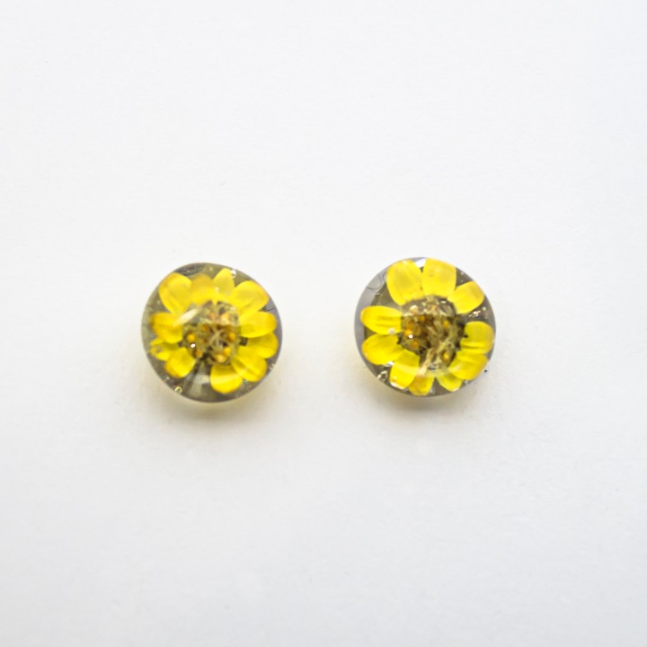 Cercei handmade din rasina, Flori uscate, Galben, Sanfordii, 11 mm