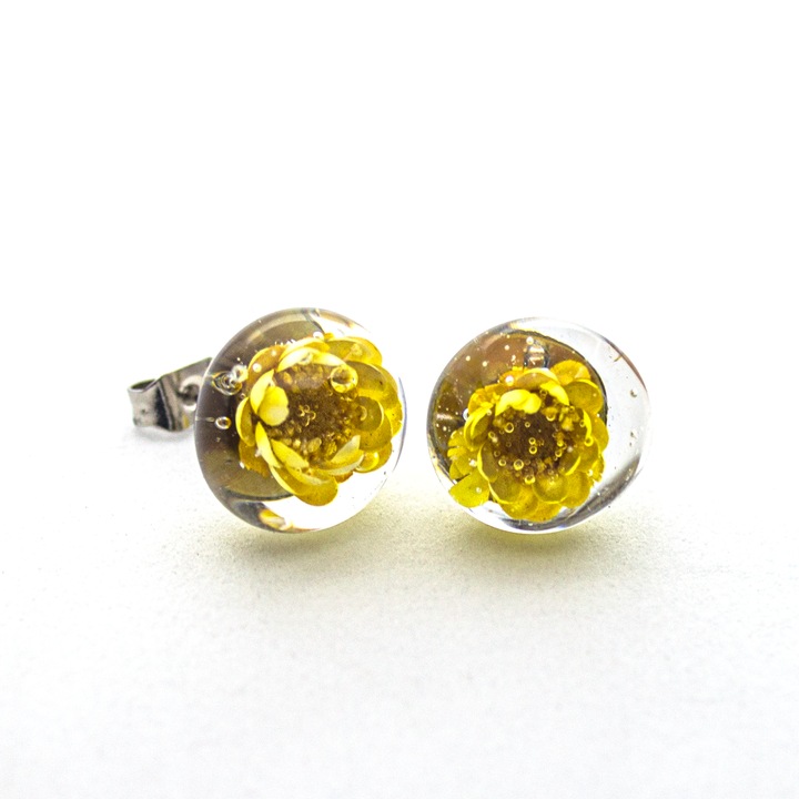 Cercei handmade din rasina, Flori uscate Glixia, Galben, 11 mm
