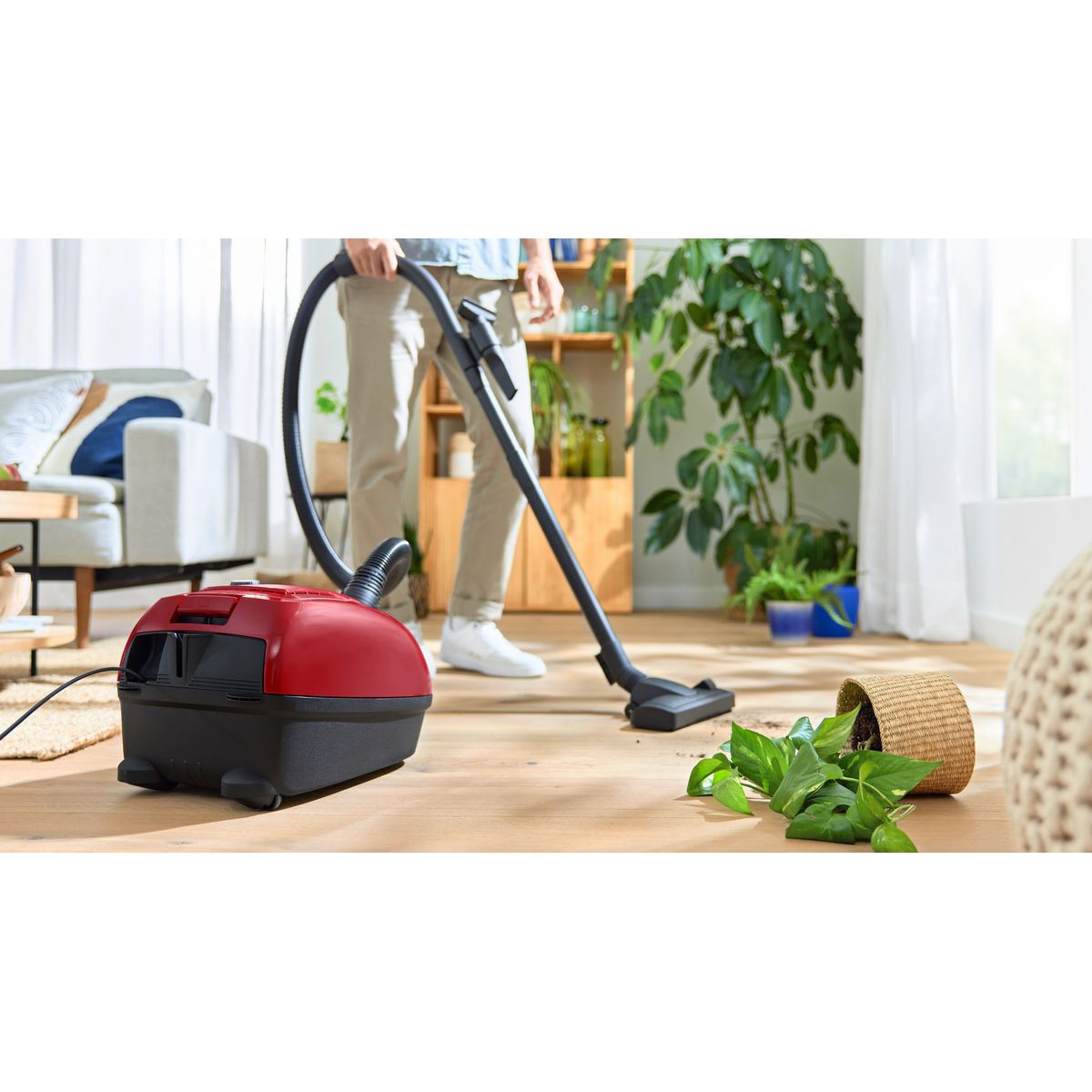 Aspirator cu sac Bosch BGB38RD2, 600 W, capacitate sac 4 L, filtru EPA, 79 dB, rosu/negru