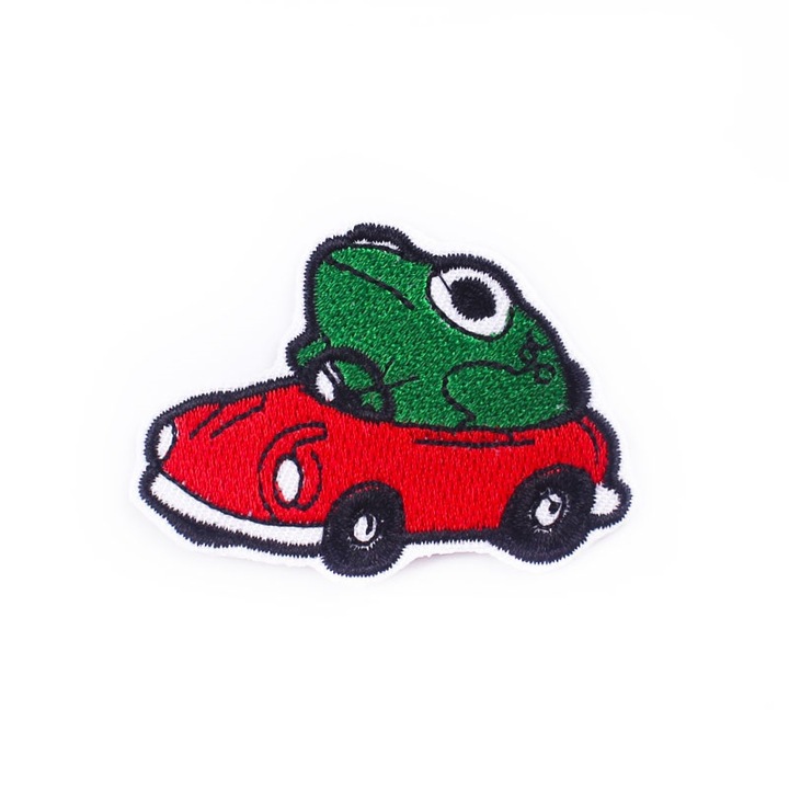 Petic textil brodat Broasca care are carnet de soferi 5.7x4 cm