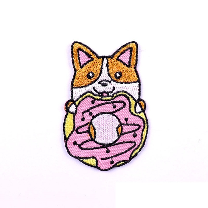 Petic textil brodat Corgi with a donut 6.4x4.2 cm