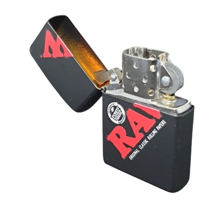 Bricheta Zippo Raw Black antivant, negru mat, in cutie, Finisajul metalic durabil, fitilul rezistent la vant