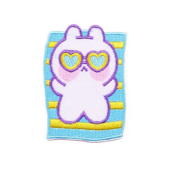 Petic textil brodat Iepurasul care face plaja 7x5 cm