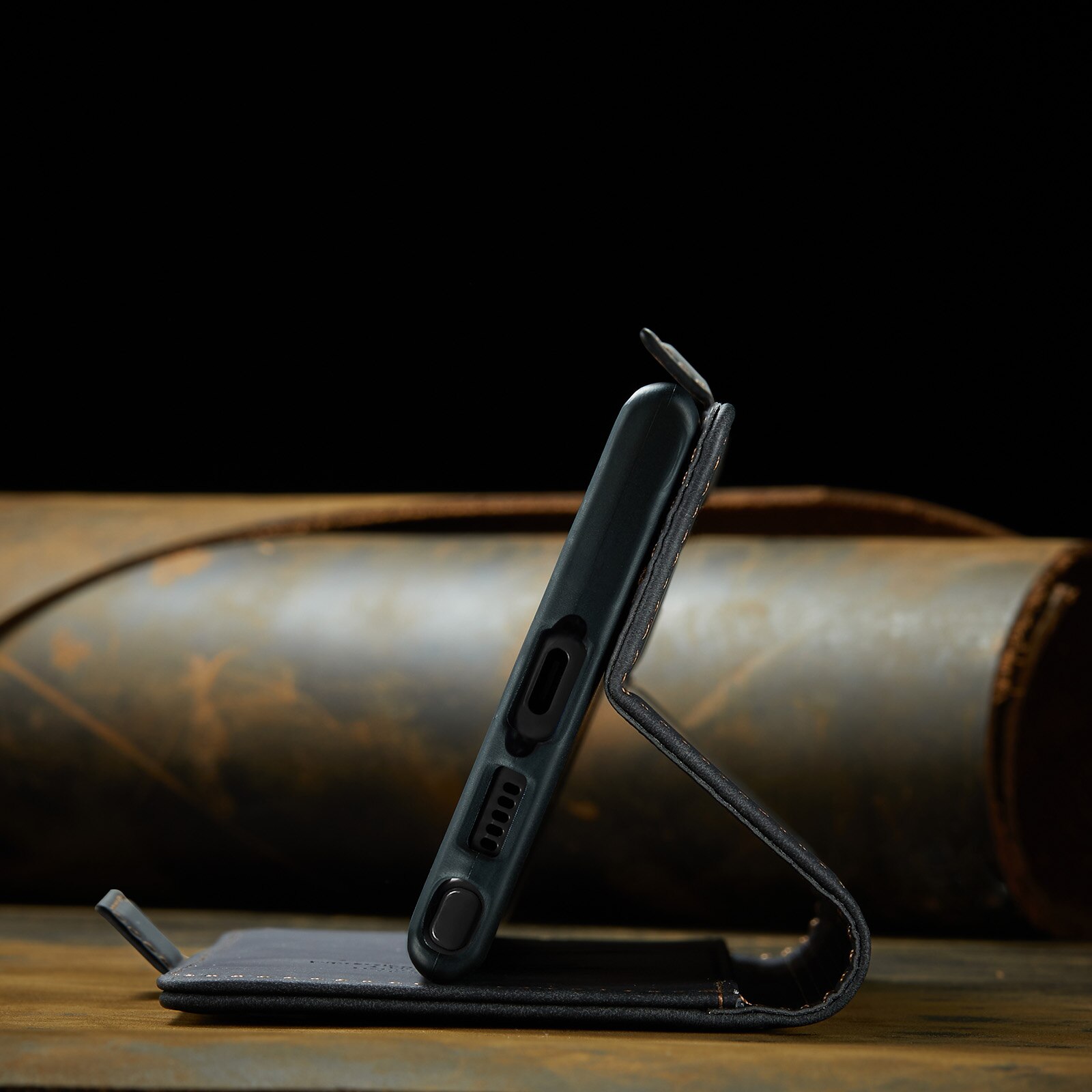 Husa pentru Samsung Galaxy S23 Ultra, CaseMe, slim piele, tip portofel, stand, inchidere magnetica, textura catifelata, Negru