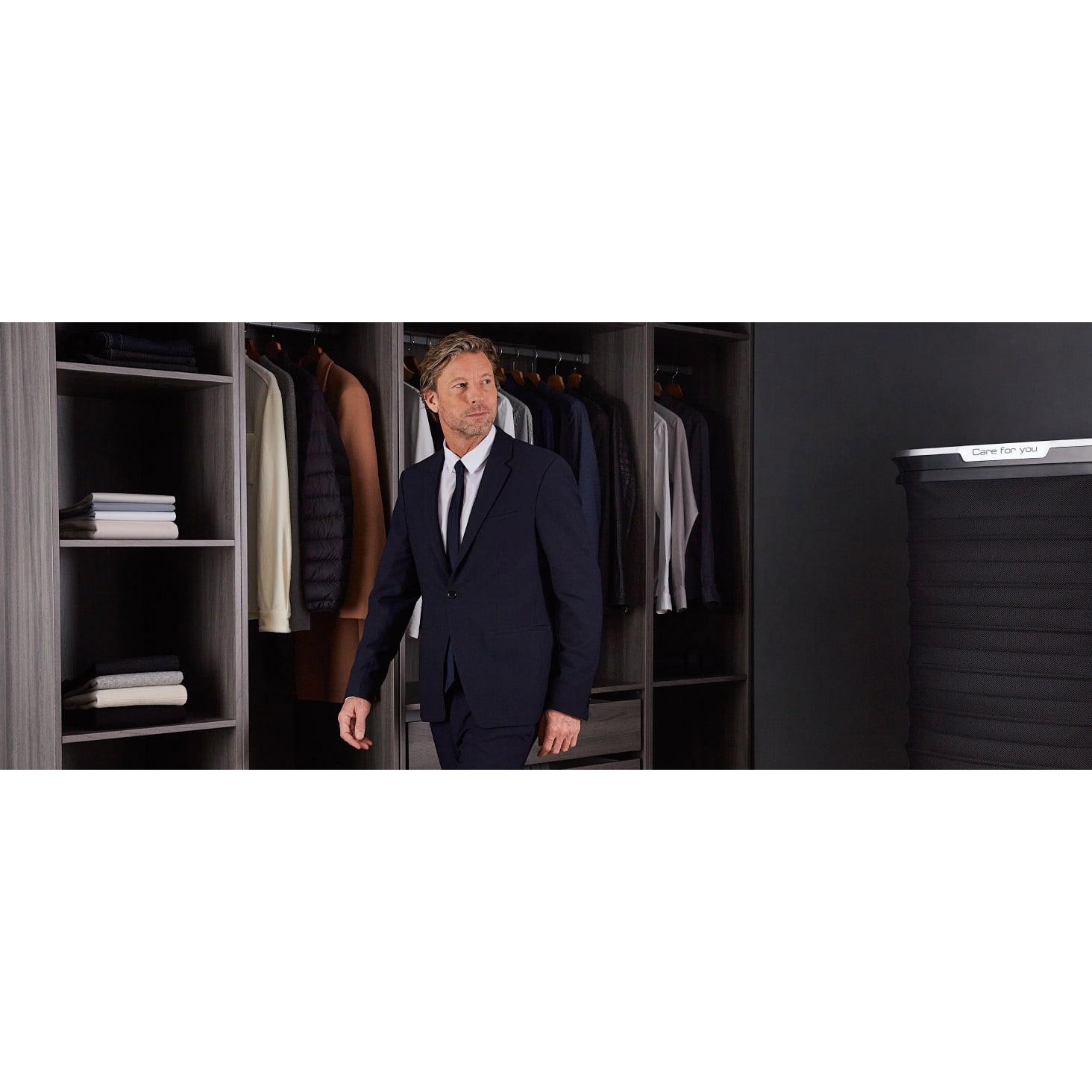 Aparat vertical automat cu aburi, de netezire a cutelor, igienizare si improspatare, Tefal Care For You YT4050E1, 1800W, abur variabil 65 g/min, 2L, detector rezervor gol, sistem anticalcar incorporat, ultra silentios, alb/ gri