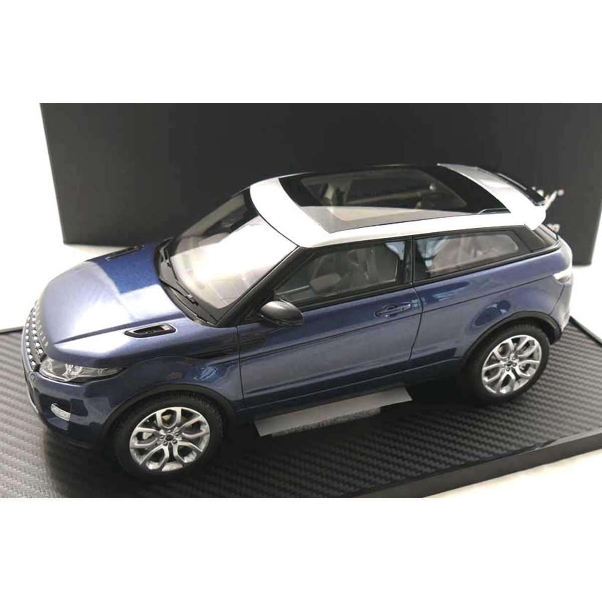 Macheta Range Rover Evoque 2011 - 1/18 Century Dragon - eMAG.ro