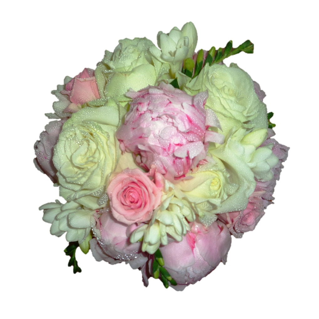 Buchet de mireasa cu bujori, trandafiri si frezii