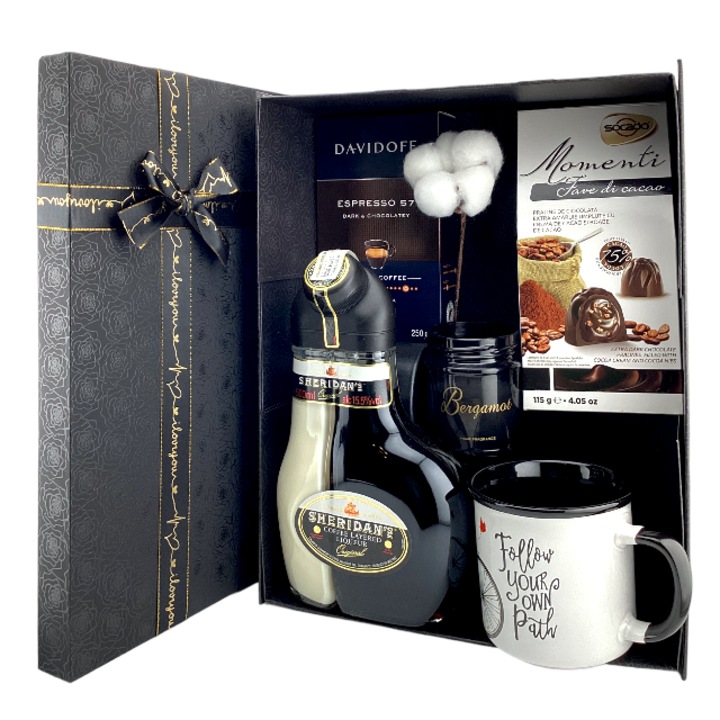 Set cadou Sheridan's, cu cafea Davidoff, floare naturala delicata, lumanare parfumata, cana cu mesaj manifest si praline fine de ciocolata, in cutie pentru cadouri din gama Deluxe
