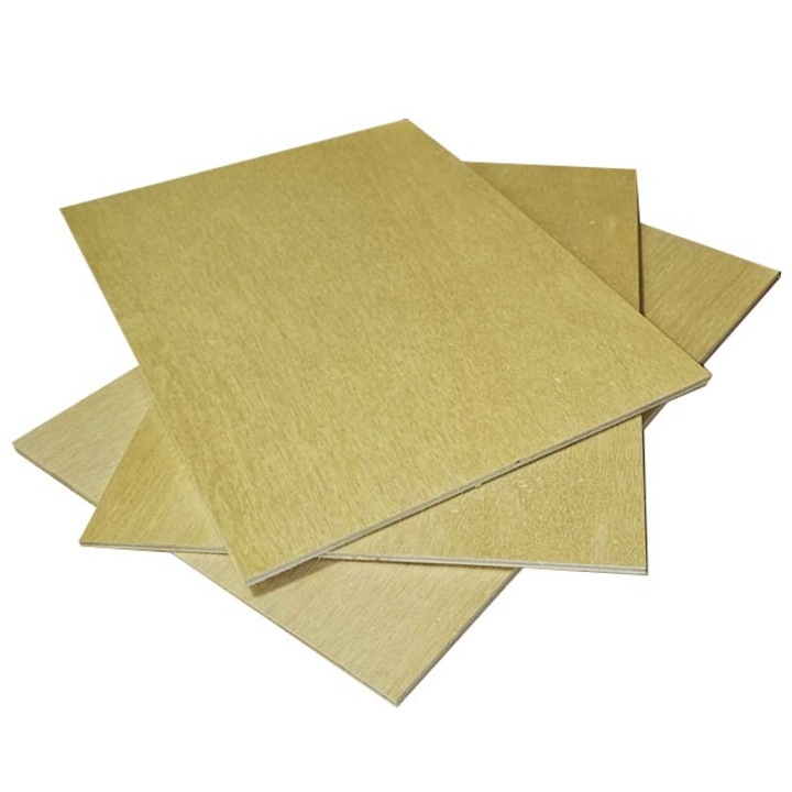 Комплект от 3 парчета кедров шперплат, размер 40x40 см, дебелина 4 мм, b/bb качество за гравиране/пирография, завършени от двете страни