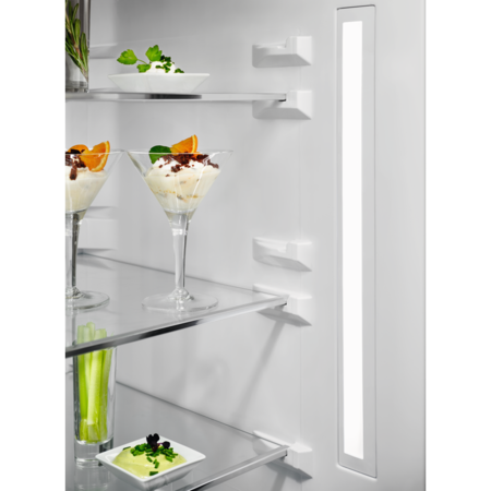 Combina frigorifica Electrolux LNT7ME32X3, 330 l, No Frost, Afisaj LCD, CustomFlex, Multi Flow, Iluminare LED, Clasa E, H 186 cm, Inox antiamprenta